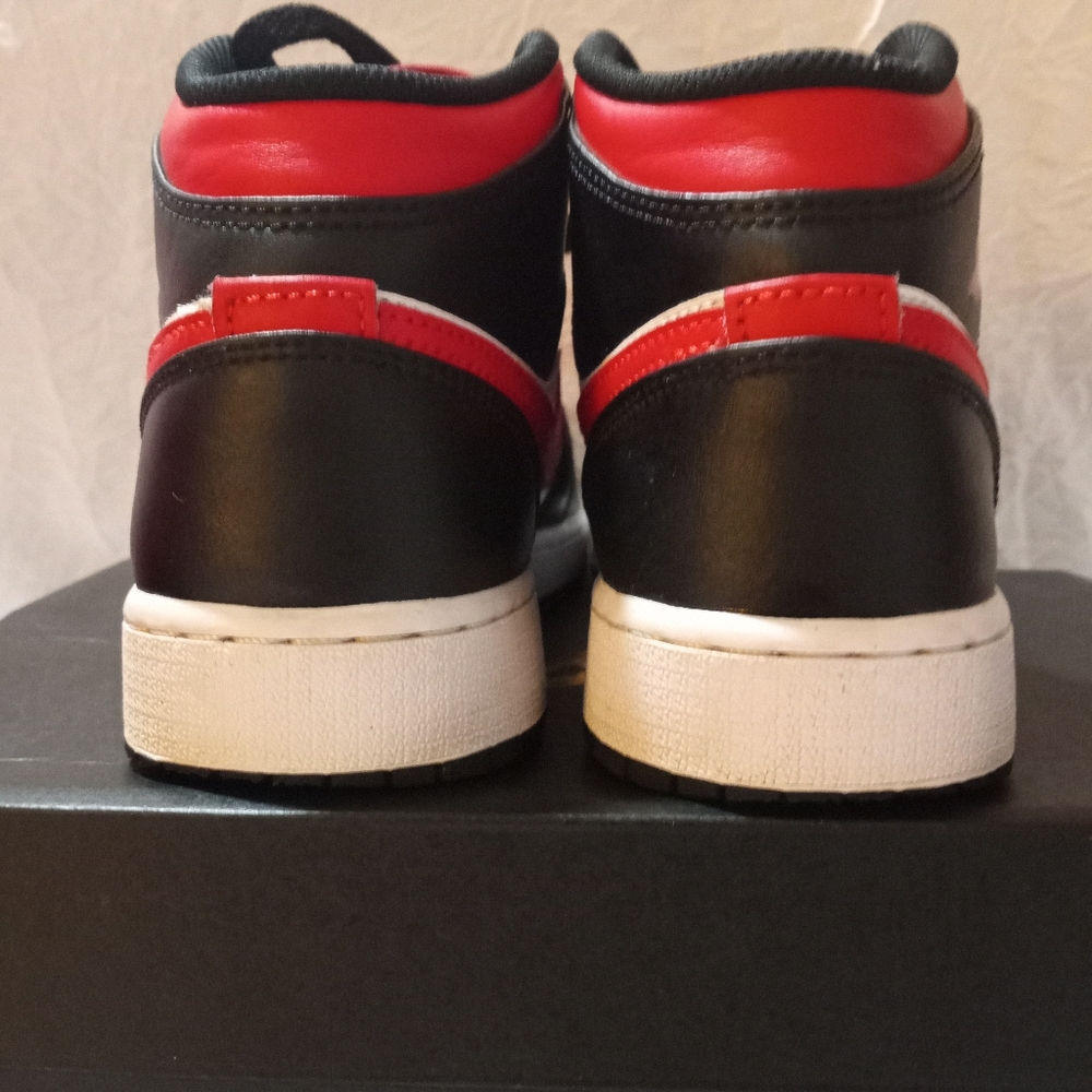 Nike Air Jordan 1 Mid 6Y(7.5 women) 🚺 - Picture 11 of 15
